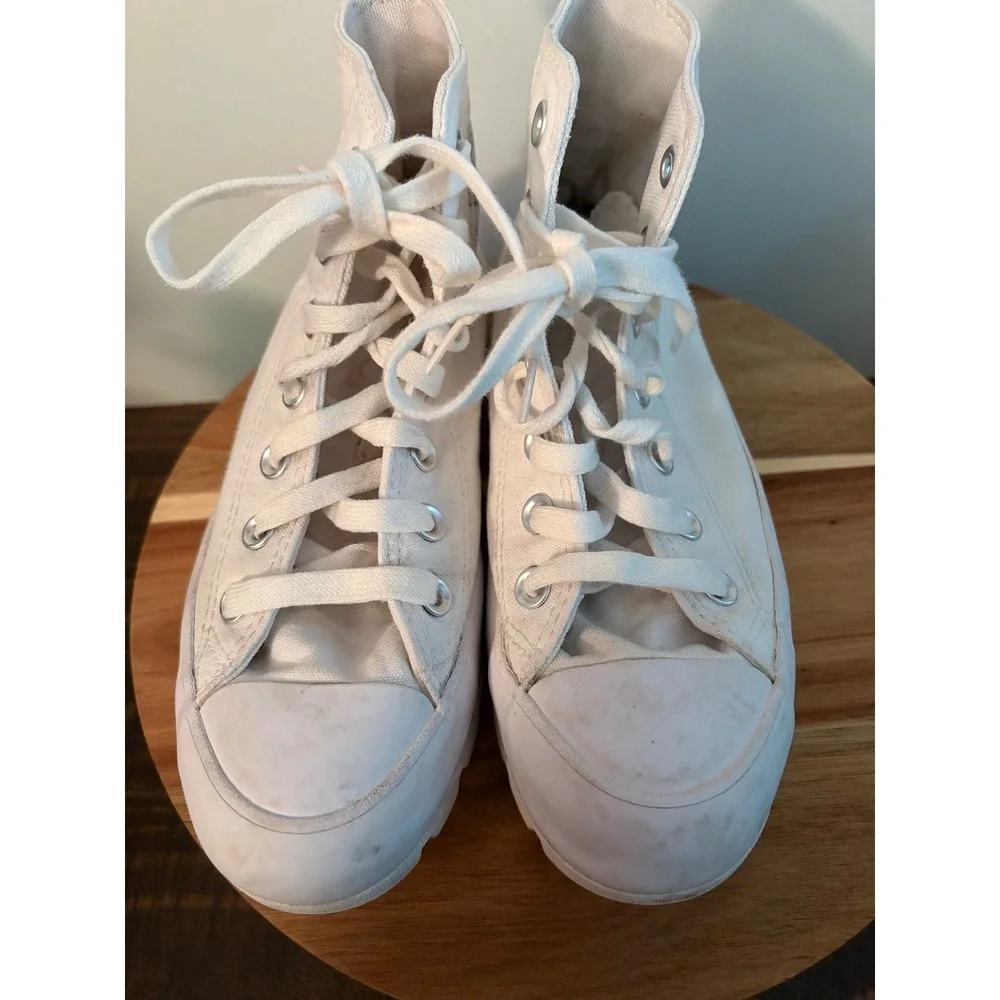 Woman's Converse Size 6.5 Chuck Taylor All Star Lugged High Top Sneakers 565902C